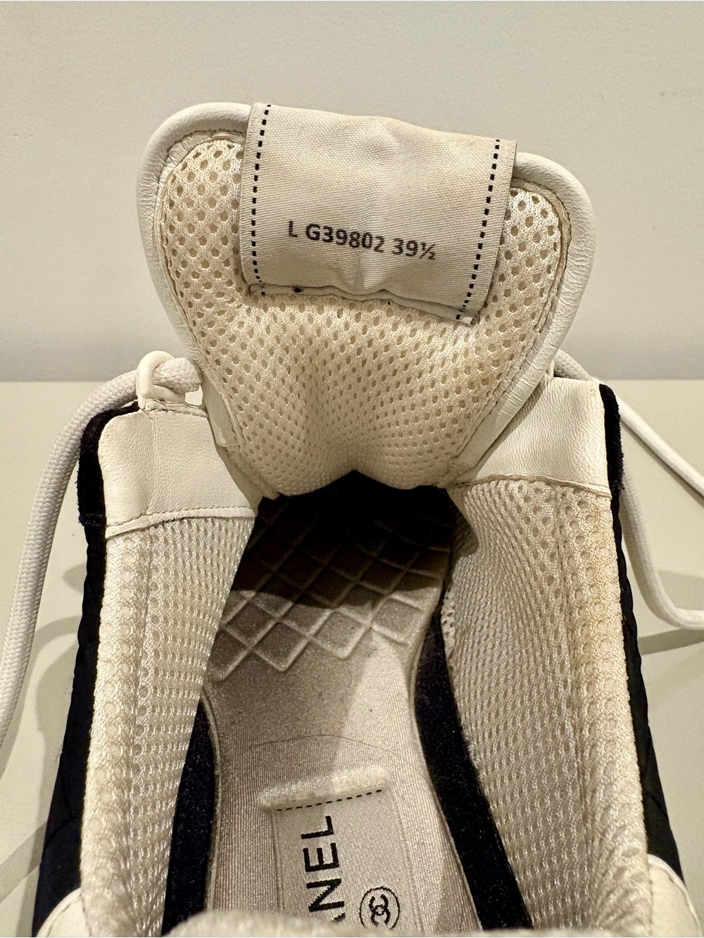 CHANEL Black and White Quilted Low-Top Sneakers - Picture 9 of 12